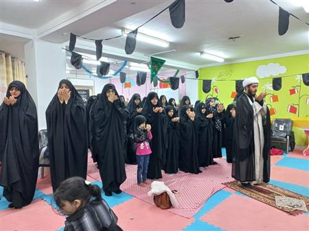 برپایی نماز جماعت در برنامه فاطمیه