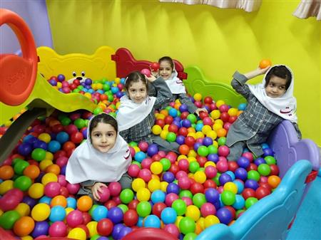 اجرای برنامه شاد و مفرح در بخش کودک