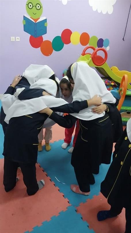 اجرای برنامه شاد و مفرح در بخش کودک