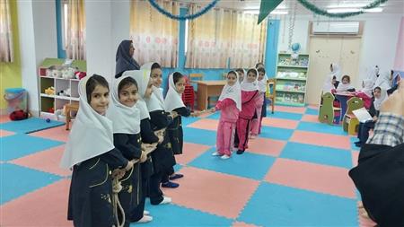 اجرای برنامه شاد و مفرح در بخش کودک