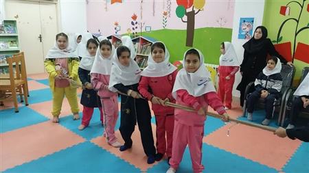 اجرای برنامه شاد و مفرح در بخش کودک