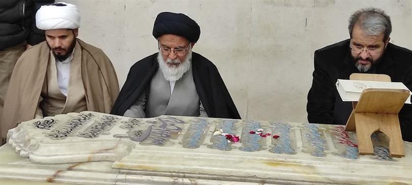 حضور آیت الله میرباقری رئیس فرهنگستان علوم اسلامی قم و نماینده مجلس خبرگان رهبری بر مزار موسس کتابخانه